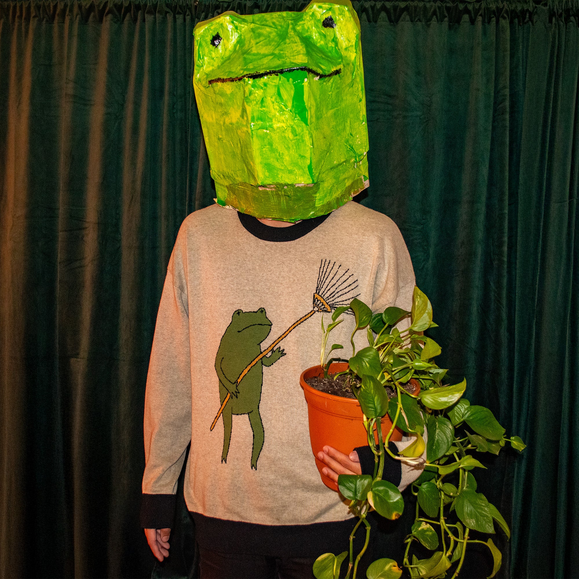 FROG RAKE KNIT SWEATER
